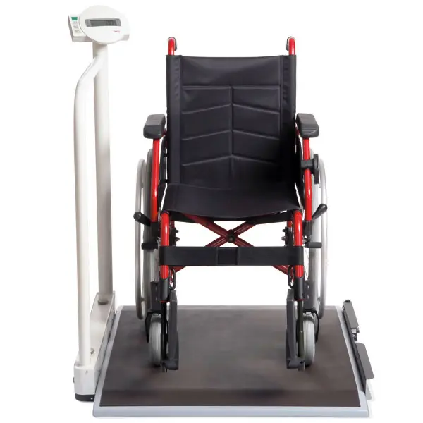 Digital wheelchair scale with hand rail and transport castors > seca 677 